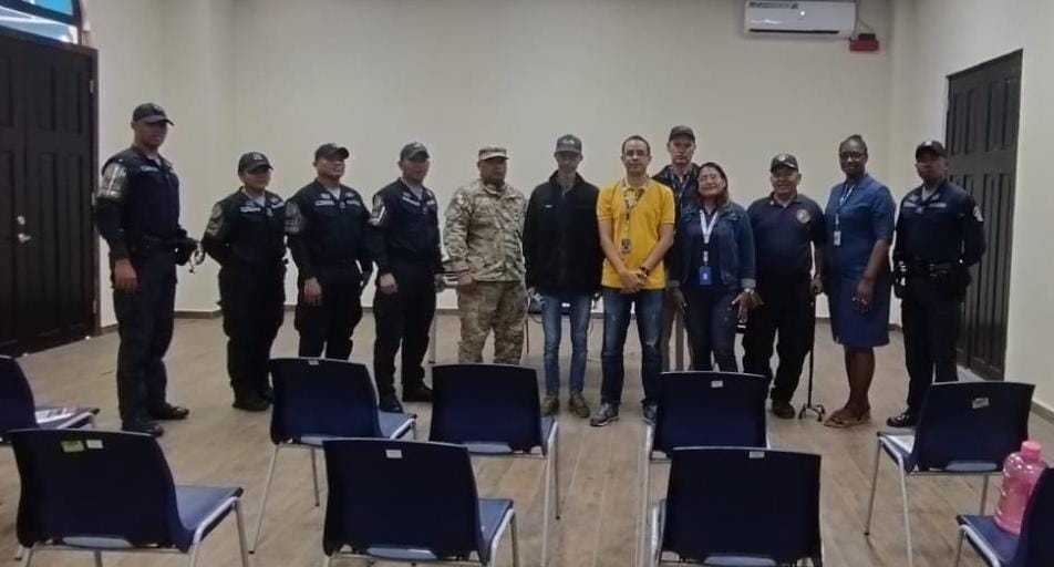 Polic&iacute;a paname&ntilde;a se capacita en temas de turismo